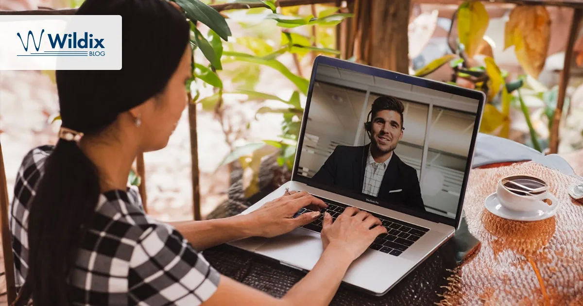 Coworkers working together online